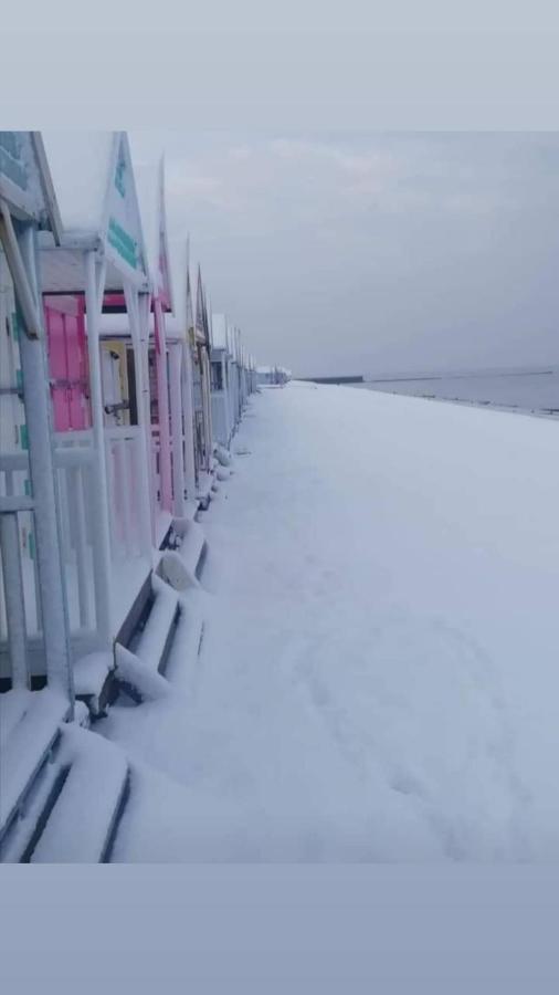 Séjour chez l'habitant Charming Pink House With Perfect Location *