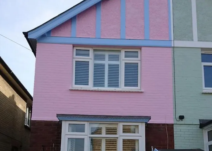 Charming Pink House With Perfect Location