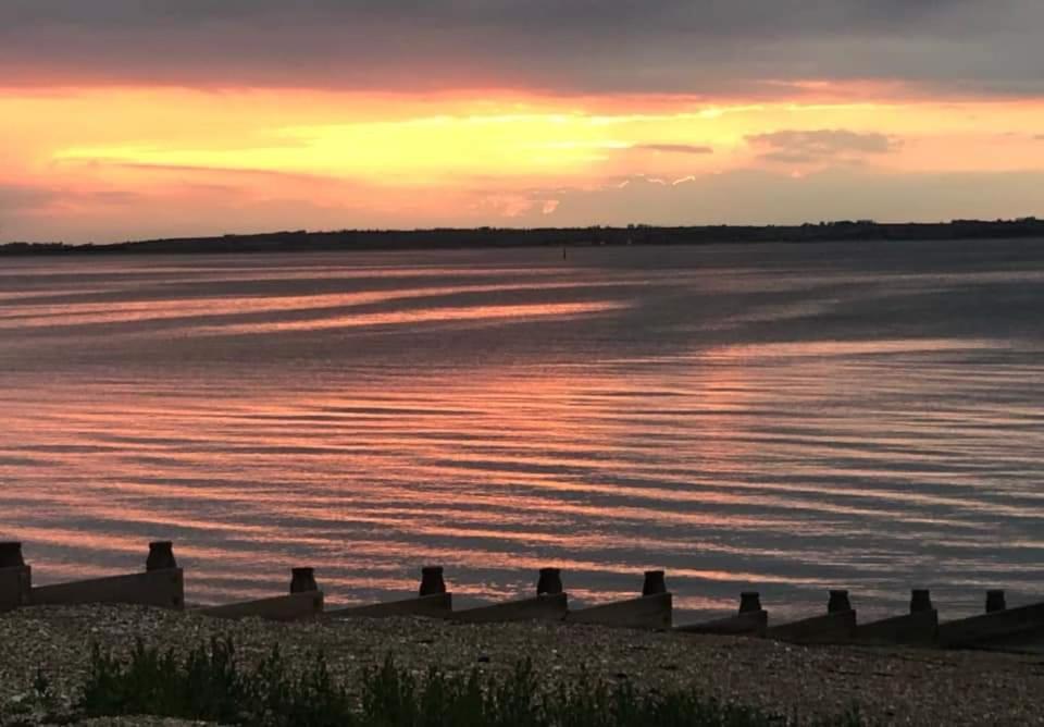 Homestay Charming Pink House With Perfect Location Whitstable