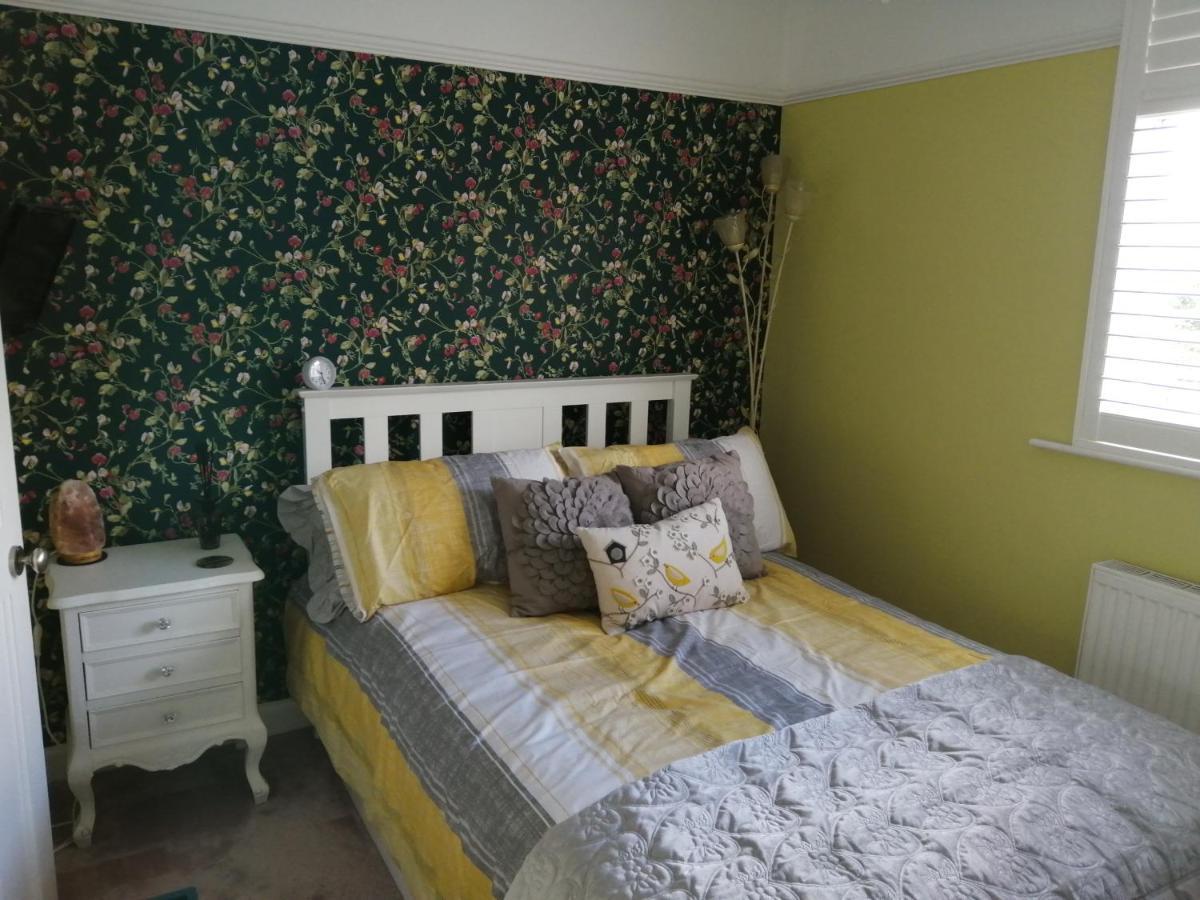 Charming Pink House With Perfect Location Whitstable